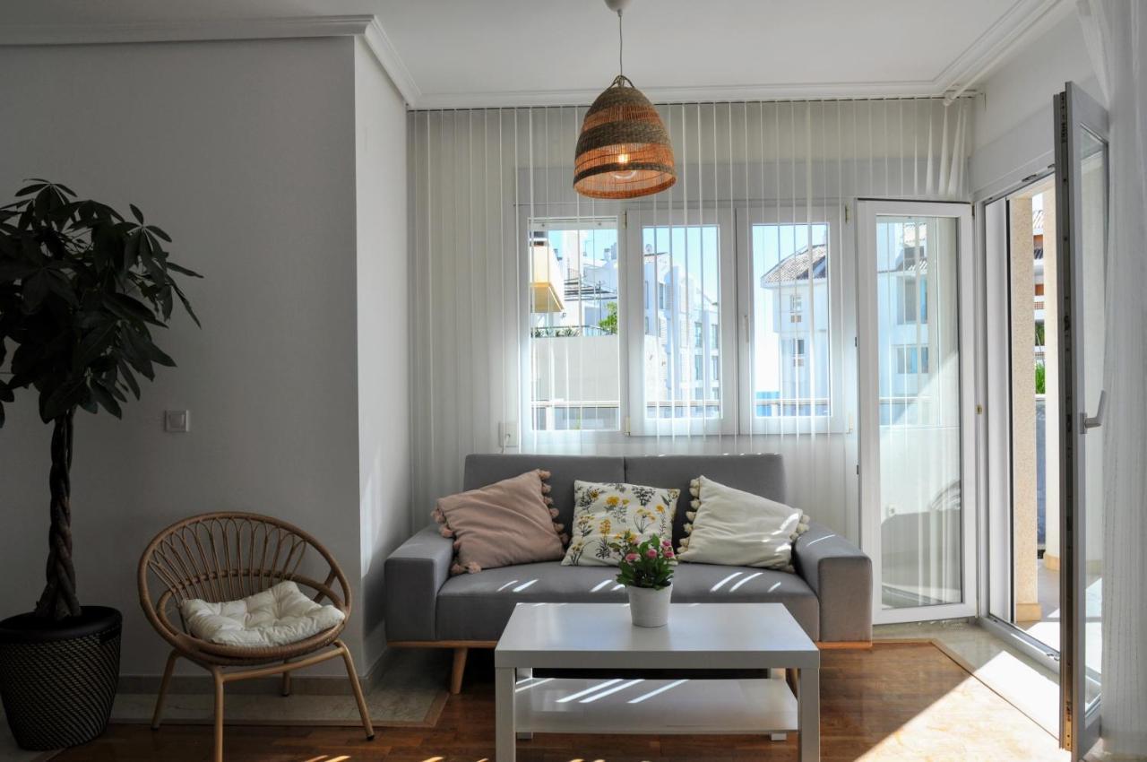 Exclusive Beachside 3 Bedroom Apartment With Pool In Altea Bagian luar foto